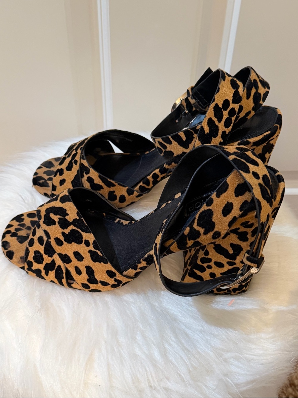 TOPSHOP Victory
Strappy Buckle Sandals in Animal Print Sz
10.4/41